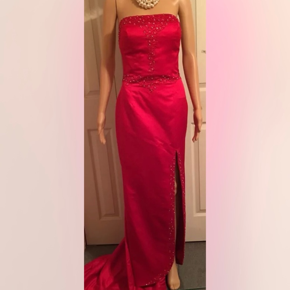 Cire Beautiful Sexy Long Red Formal Dress / Gown Size 8
